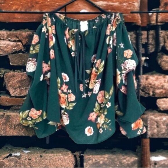 🍭 inTu Top Green Floral Print Off The Shoulder Croppy Size Small EUC - Picture 4 of 16